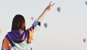 La GenZ? Gender fluid, “arrabbiata” con gli adulti e piena di sogni: ecco chi sono i ragazzi degli anni ‘20