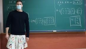 Professori fanno lezione in gonna, ecco perché