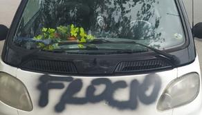 Insulti sulla macchina di attivista LGBT+: il gesto omofobo a Catanzaro