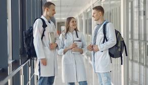 Test di Medicina 2021: iscriversi a 30 anni vale la pena?