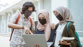 Tornare a scuola a ottobre con più vaccinati e meno caldo: la proposta