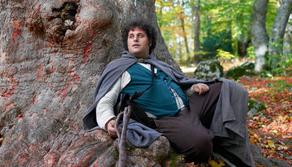Vive come un Hobbit e costruirà la Contea in Abruzzo: Pipino, Sam e Frodo lo aiuteranno
