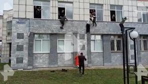 Sparatoria all'Università: studenti scappano dalla finestra