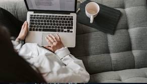 Scuola, alle superiori il nuovo protocollo per le quarantene ha dimezzato il ricorso alla Dad. Ma i casi continuano ad aumentare