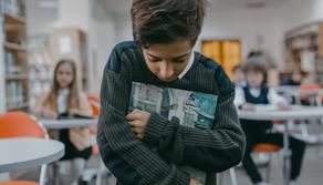 Terza media, bocciato dopo 56 minuti di esame fa ricorso e vince: è un "Hikikomori"