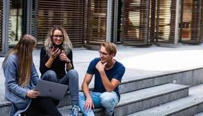 Scuola, anno nuovo ma problemi vecchi. I principali? Scarso distanziamento in classe, mascherine della scuola snobbate, mezzi sovraffollati