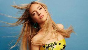 Sanremo 2022, Ana Mena canta Duecentomila ore: testo e significato