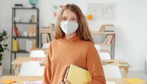 Via le mascherine a scuola per i vaccinati in primavera? Parla il virologo