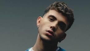 Chi è Aka 7even, da Amici a Sanremo 2022