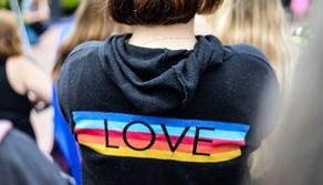 San Valentino, 2 adolescenti su 3 sognano il matrimonio. Ma 1 su 5 ha già tradito