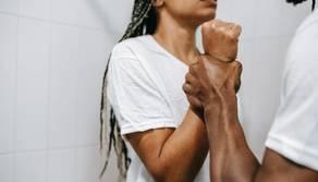 Abusi sui minori, centinaia i casi in un anno: il Rapporto Telefono Azzurro presentato al Presidente della Camera