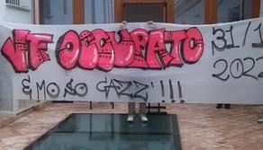 Gli studenti tornano a occupare le scuole: nel mirino le cariche della polizia ai cortei