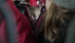 Mattia, volontario 29enne che ha salvato 14 bambini ucraini al confine con la Polonia: "Stanchi e spaventati, è stato difficile conquistare la loro fiducia"