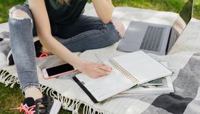 Fare i compiti delle vacanze senza annoiarsi? Ecco il metodo