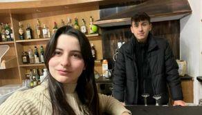 Il bar del paesino rischia di chiudere, Asia e Federico a 20 anni si trasferiscono in montagna e lo rilevano