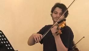 Gianfrancesco a 23 anni vince il concorso e insegna il violino a scuola
