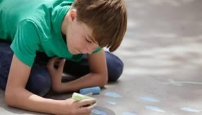 Bambino autistico offeso dalle maestre sulla chat, la madre: "Felici perché aveva il Covid"