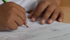 Bimbo bullizzato dalle maestre in chat con insulti e foto