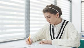 Maturità 2022: “Tienilo acceso” la traccia più scelta, Pascoli invece la meno svolta