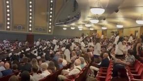 Il relatore all’università è anti-abortista, studenti di medicina abbandonano la cerimonia