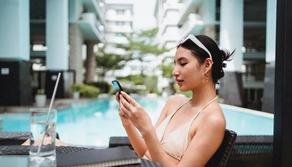 Gli influencer da seguire per rimanere informato anche in estate