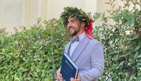 Valerio Scanu si è laureato in Giurisprudenza con il massimo dei voti