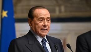 Berlusconi propone il liceo e l'università "brevi" sul modello americano