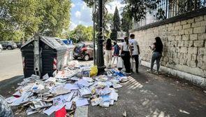 Libri di scuola buttati nei cassonetti: ecco perché
