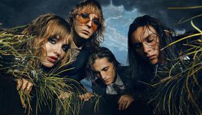 I Måneskin annunciano il nuovo singolo The Loneliest in giacca e cravatta