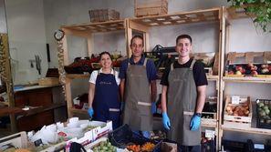 A 19 anni apre un negozio di ortofrutta dopo la Maturità