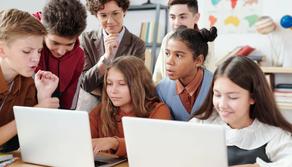 Il comune di Bologna vuole tenere le scuole aperte tutto l'anno (anche di pomeriggio)