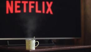 Dal 2023 condividere l'abbonamento Netflix avrà un costo extra
