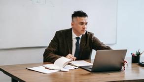 Prof commenta con una bestemmia la nomina del neo Ministro Valditara: l'Ufficio Scolastico Regionale indaga