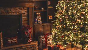 Un albero di Natale finto equivale a ricaricare la batteria del telefono 4.501 volte