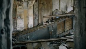 Le nostre scuole non sono sicure: troppi crolli, certificati “fantasma” e una età media di 53 anni. Il 42% degli edifici costruito prima del 1976