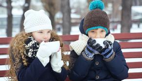 C'è troppo freddo a scuola, i genitori riportano figli a casa: “Non si può stare a scuola con piumini e guanti”