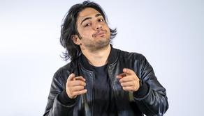 Max Angioni a Skuola.net: “Ero uno studente da 6. Gli anni della scuola sono stati il periodo in cui ho riso di più”