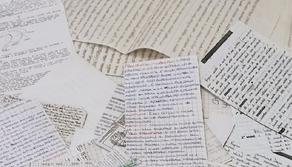 Prof va in pensione ma prima ritrova i "bigliettini" sequestrati durante i compiti in classe