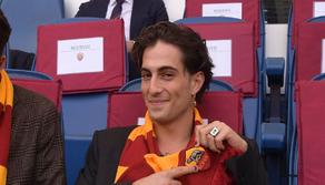 Måneskin: rissa sotto il palco, Damiano interrompe il concerto. Poi fa una battuta sulla Lazio e scoppia la bagarre