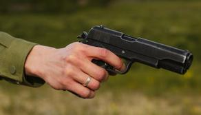 Tiro a segno nelle scuole, la proposta subito smentita: scoppia la polemica