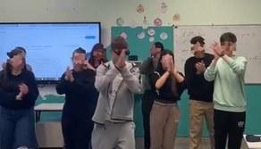Maturità 2023, su TikTok spopola il ballo di gruppo su "Bellissima" di Annalisa