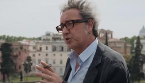 Il monologo di Sorrentino sulla scuola: "Incontri con genitori la cosa più prossima alla morte". Il web si scatena