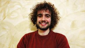 Gabriele a 25 anni è professore di Storia al Liceo: “Nel mio futuro la scuola, ma non in Italia. I giovani professori dovrebbero essere pagati di più”