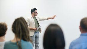 Alaa è docente di ruolo a 22 anni: “La mia è una storia di speranza, a fronte di tanti lavoratori precari, paghe da fame, lavoro che manca”