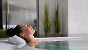 Tapis roulant e vasca idromassaggio per i prof: è il curioso "regalo" di un preside ai docenti per il lavoro svolto durante la pandemia