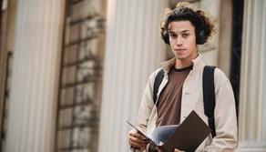 James a 15 anni dopo la laurea e il master è ammesso al dottorato in legge 