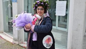 Eleonora, studentessa con sindrome di down e pittrice, si laurea: la tesi sulla violenza economica di genere