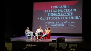 I Pinguini Tattici Nucleari all'Università di Bari: Riccardo Zanotti ed Elio Biffi docenti per un giorno