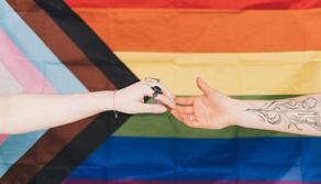 Carriera alias a scuola, stop dal Comune di La Spezia: "Scavalca le leggi del Paese". I sindacati: "Sosterremo la scuola"