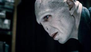 Come sarebbe la Maturità secondo Lord Voldemort: “Copiate, fatevi i bigliettini. Ma non ascoltate i miei consigli”